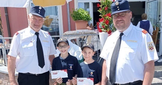 Zwei junge und talentierte Feuerwehrm&auml;nner